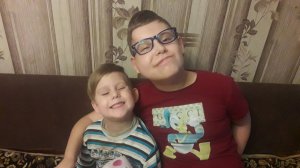 Двом братам 14-річному Даміану та 5-річному Максиму Бринзам з Харкова потрібна допомога на лікування. 