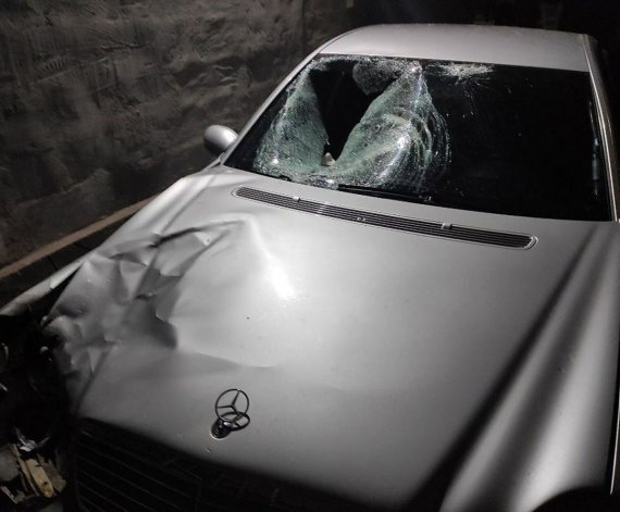 На Донеччині 42-річний  водій  Mercedes-Benz збив на смерть 41-річну жінку і втік. Його затримали на автомобілі-двійнику, який він придбав у Запоріжжі