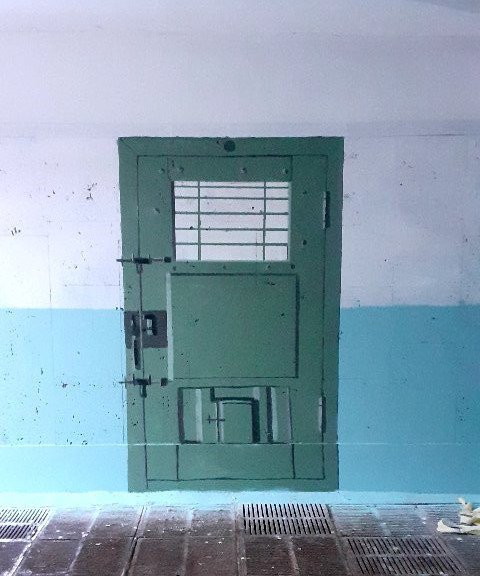 Намальовані стіни СІЗО повинні нагадати про 98 політв'язнів Кремля