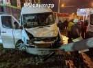 В Запорожье водитель маршрутки с пассажирами 34-летний Николай Пономарь врезался в столб. А потом скрылся с места ДТП