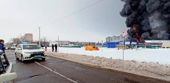 На Миколаївщині  підпалили торговий центр "Епіцентр"