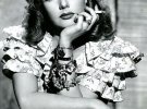 Енн Шерідан розпочала свою кар'єру в 19 років, коли навчалася у коледжі. Сестра акторки надіслала фото Енн в Paramount Pictures. Дівчина сподобалася продюсерам і її запросили в Голлівуд. Заради кіно їй довелося покинути навчання. Згодом вона підписала контракт з Warner Bros. Останньою великою її роллю стала Кетрін Гейтс у фільмі "Солдат у спідниці", 1949-го. Відомо, що зірка 4 рази виходила заміж. Вона померла від раку печінки у 51 рік.