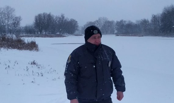 Старший лейтенант поліції Ярослав Семенець врятував родину Бабичів з крижаної води