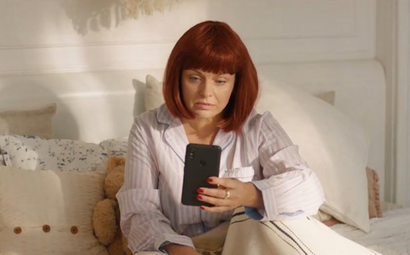 Ирма Витовская сыграла маму главной героини комедии "Все будет Ок!". Общается с дочерью по видеосвязи, часто меняет парики и пытается заниматься спортом, по сюжету.