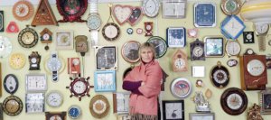 Людмила Якимчук зберігає колекцію годинників у Добронадіївській бібліотеці на Кіровоградщині, де працює. Сюди часто на екскурсію приїжджають ­школярі