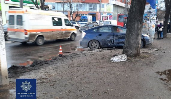 Двух детей 11 и 12 лет забрали в больницу