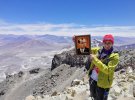 Путешественница Кристина Мохнацкая поднялась на вершину самого высокого в мире вулкана