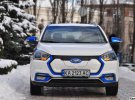 Люк с разъемом для зарядки в JAC iEV7S расположен в лицевой части