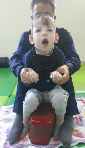 6-летний Роман Роик из Владимира-Волынского на Волыни в результате пересадки печени имеет поражение мозга. Нуждается в помощи на лечение в Китае.