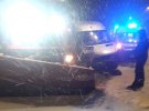 На трасі Київ-Чоп   зіткнулися маршрутка та снігоочисна машина. Є травмовані