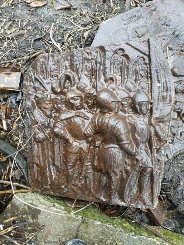 На Львівщині знайшли давній барельєф
