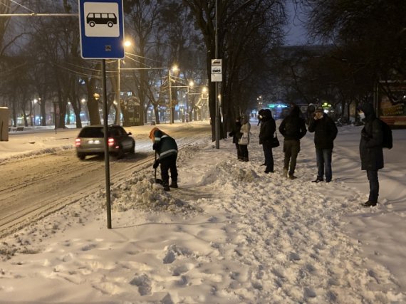 Во Львовской области еще в 7 утра снежный покров достигал 30 см