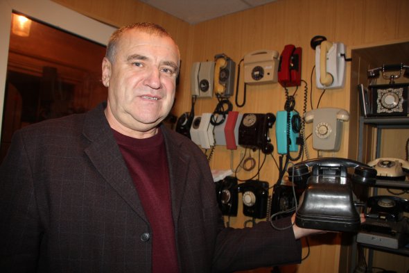 Валерий Полтавец собрал коллекцию из более 300 телефонных аппаратов
