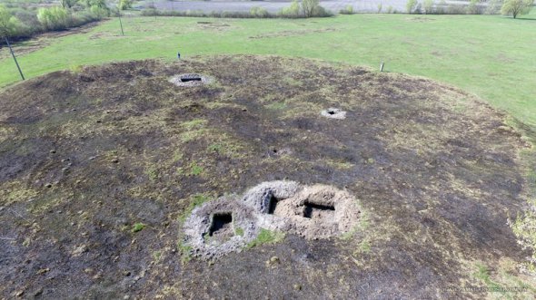 У квітні 2018 року пограбували городище ХІІ століття на Київщині. Невідомі викопали кілька великих ям