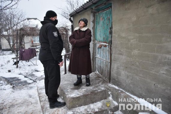 На Луганщине 89-летняя женщина нашла в сарае мешок с кусками человеческого тела. Выяснилось, то ее внук расправился со своим товарищем и хотел скрыть преступление