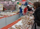 Пончик без начинки обійдеться в 4 гривні, з начинкою 8-12 гривень. Найпопулярніші - з трояндовим варенням