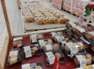 Пончик без начинки обійдеться в 4 гривні, з начинкою 8-12 гривень. Найпопулярніші - з трояндовим варенням