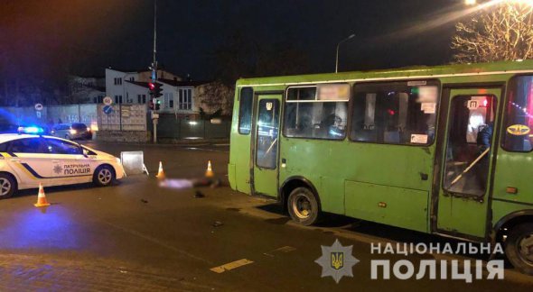 В Одессе 55-летнего пешехода сбила легковушка Opel Astra и переехал автобус