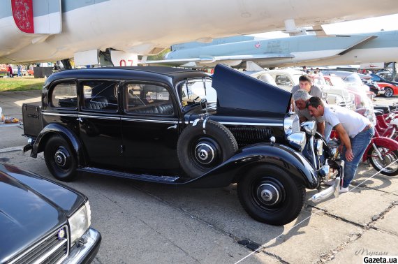 Єдиний в Україні Мercedes-Benz 260. Саме на таку модель виробник вперше встановив дизельний двигун