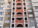 В Киеве 15-летняя девушка выпала с 16-го этажа дома и погибла на месте