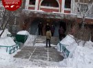 В Киеве 15-летняя девушка выпала с 16-го этажа дома и погибла на месте