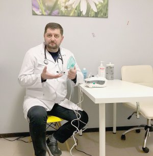 Столичний пульмонолог Євген Симонець радить хворим на задуху користуватися спеціальними балончиками