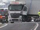 В Чехии в ДТП погибли 2 украинца. Ехали в микроавтобусе, который столкнулся с грузовиком
