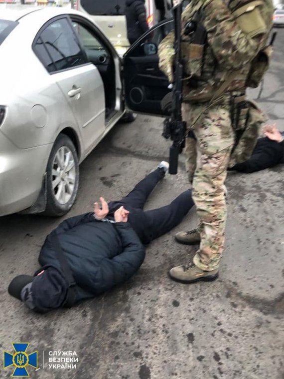 У Миколаєві затримали злочинне угруповання, яке тероризувало  підприємців і вибивало з них гроші