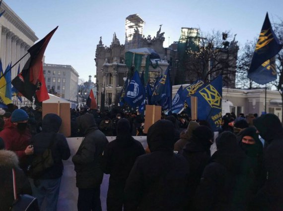 Представители патриотических политических сил и общественных организаций провели акцию под ОПУ. Фото: apostrophe