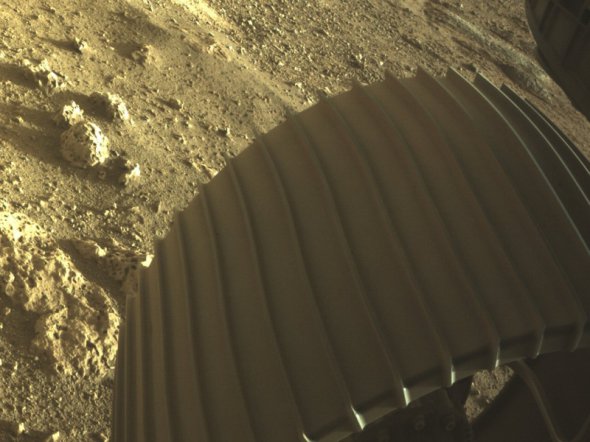Перше кольорове зображення з Марса