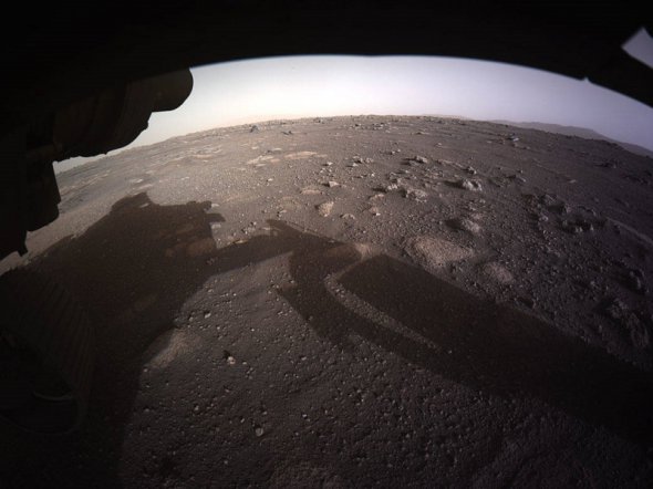 Перше кольорове зображення з Марса