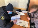 67-летняя жительница Прилук Черниговской отдала мошенницам миллион гривен, чтобы «снять порчу». Злоумышленниц задержали