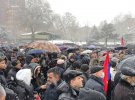 Кілька тисяч вірмен вийшли на мітинг за відставку Пашиняна. Фото: azatutyun