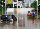 Індонезію тероризує висока вода.