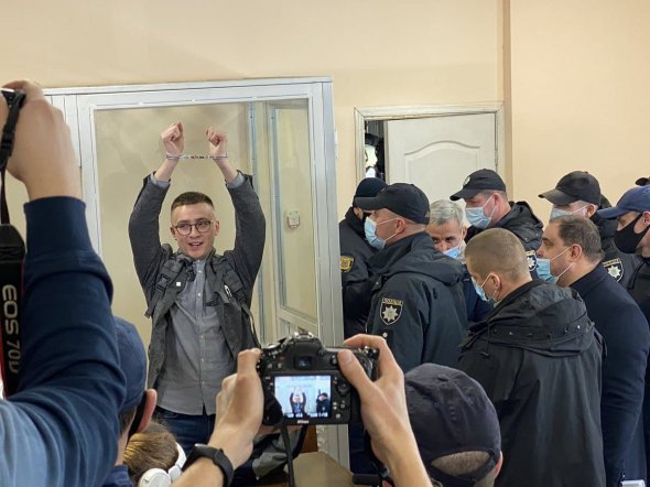 Сергея Стерненка признали виновным по статьям о похищении человека, разбой, совершенный по предварительному сговору группой лиц, и незаконное хранение оружи