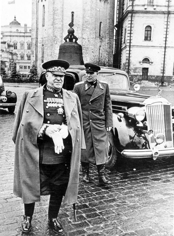 Маршал Георгій Жуков приймав парад у Москві 1945-го