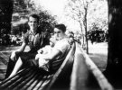 Ли и Марина Освальд с дочерью в Минске. Июнь 1962 года
