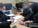 На одесском промтоварном рынке полыцейськы спыймалы трех мужчин, которые пытались вынести из складского помещения сейф с деньгами