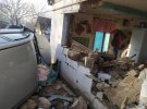 На Дніпропетровщині  Nissan Tiida  зніс стіну приватного будинку. Постраждали 5 людей