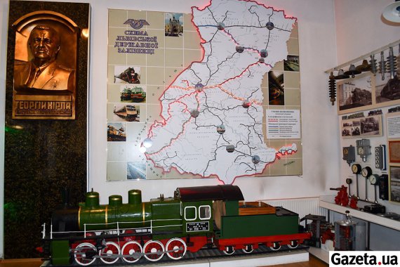 Макет паротяга Еу 702-99 та інтерактивна карта Львівської залізниці