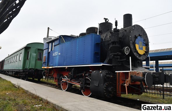 Британский танк-паровоз Beyer-Peacock Ь-2137 (1932 г.) стоит на пригородном вокзале Львова