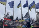 Прапор з фотографіями загиблих воїнів Іловайську та Дебальцеве
