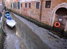 В Венеции сильно упал уровень воды в каналах
