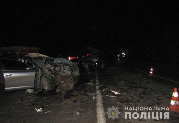 В Мелитопольском районе Запорожской области в лоб столкнулись легковушки Audi А6 и Toyota Tundra
