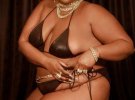 Американська реперка Lizzo регулярно тішить своїх шанувальників пікантними світлинами