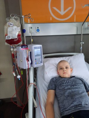 14-летний Андрей Романюк из села Вербка Каменец-Подольского района Хмельницкой области лечит острый лимфобластный лейкоз, ранний рецидив.  На лечение в Турции нужно $190 тыс.