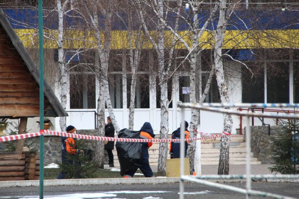 Співробітники медцентру забезпечували діяльність закладу ззовні та не заходили до потенційної "брудної" зони