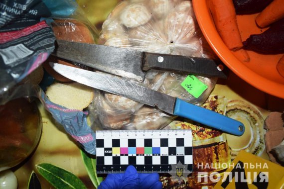 В Винницкой области 57-летняя женщина зарезала 55-летнего мужа. Защищаясь, загнала ему нож в сердце