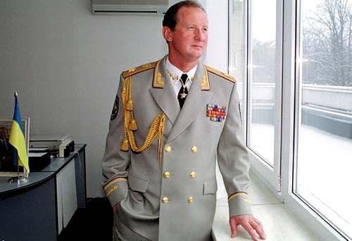 4 марта 2005 года с двумя пулевыми ранениями в голову был обнаружен   экс-министр внутренних дел Украины 53-летний  Юрий Кравченко