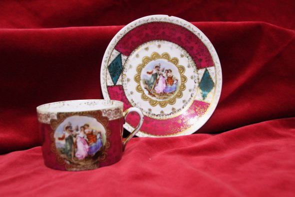 Чашка и блюдце с деколями, изображающими картину Ангелики Кауфман, Венская фарфоровая мануфактура